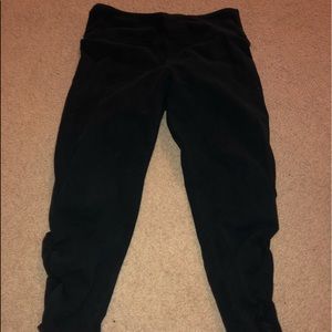 Black scrunchy campri leggings